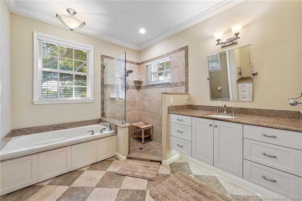 1418 NE Oak Bluff Lane