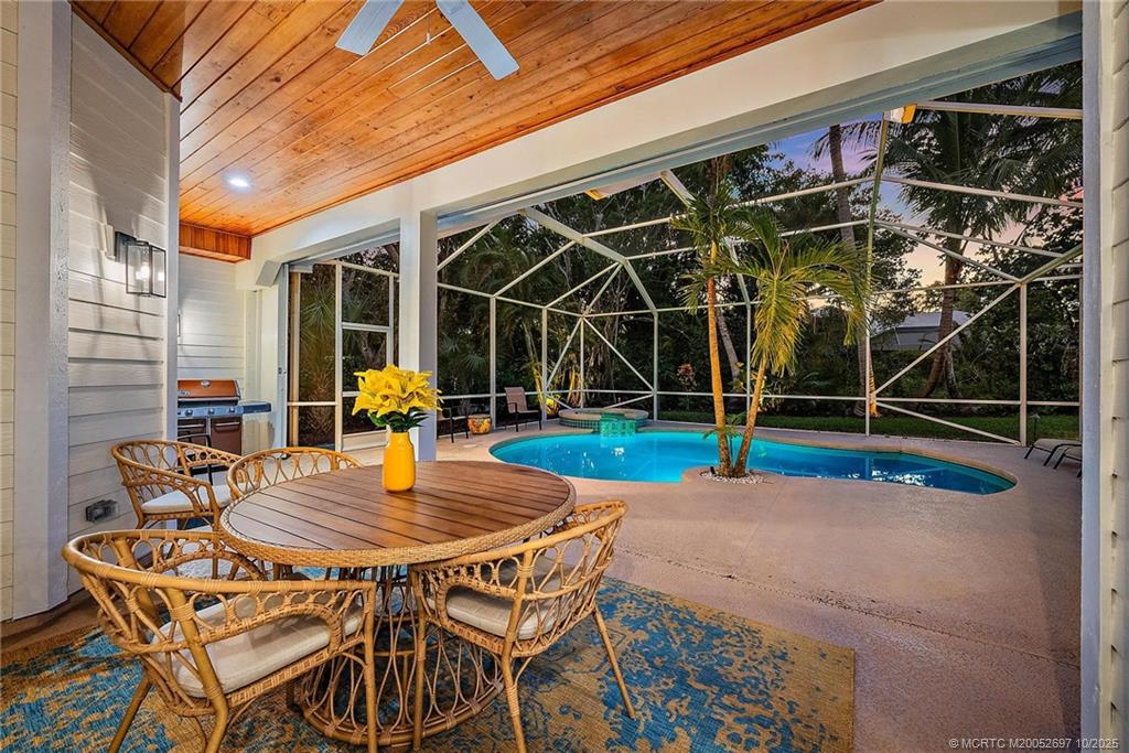 1418 NE Oak Bluff Lane