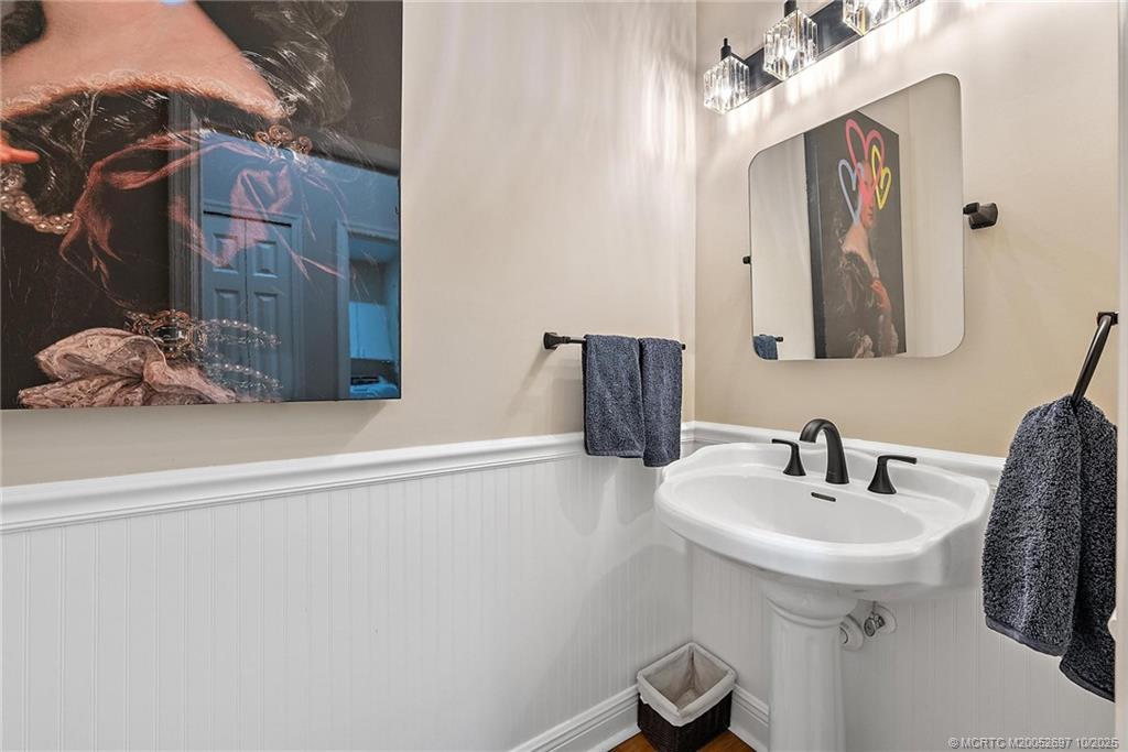 1418 NE Oak Bluff Lane