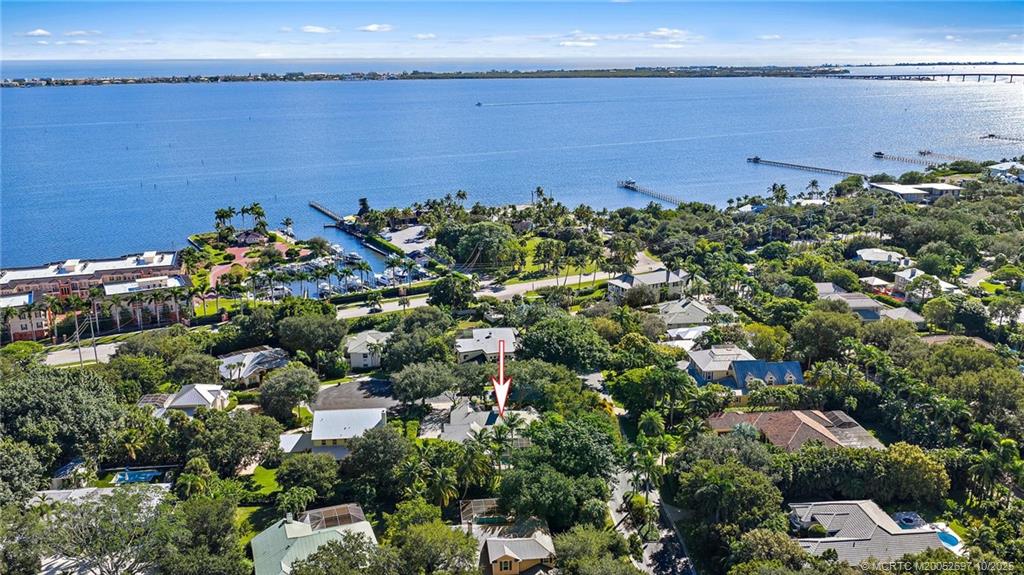 1418 NE Oak Bluff Lane