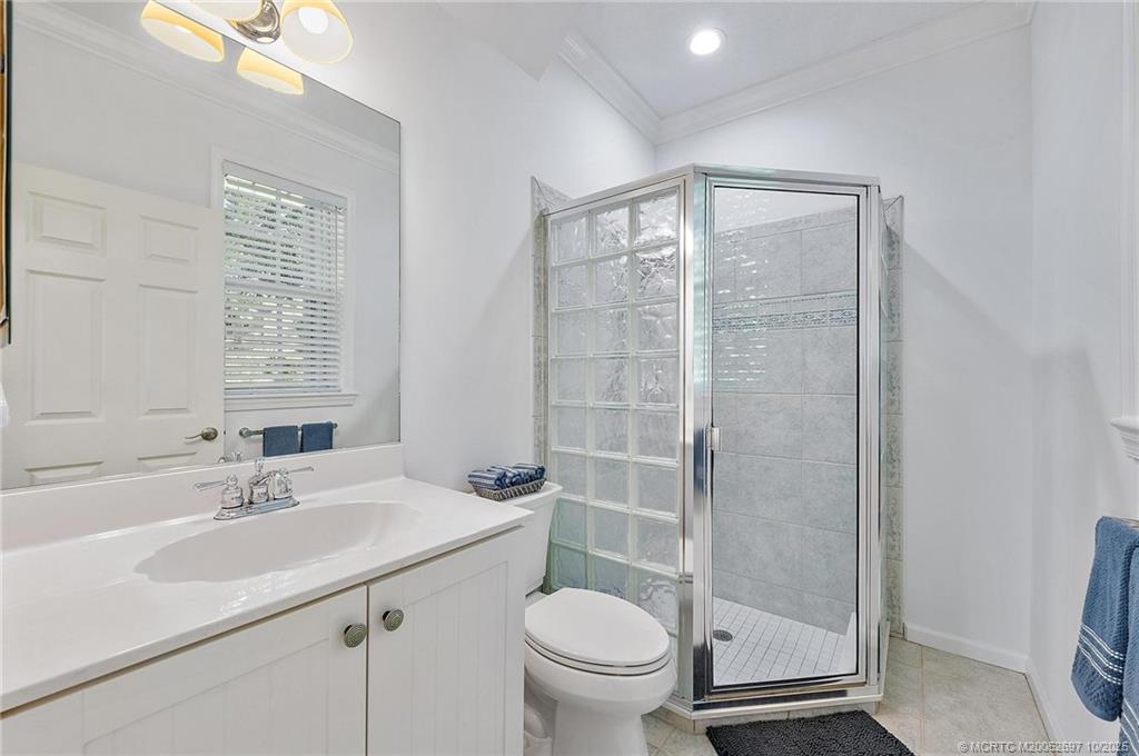 1418 NE Oak Bluff Lane