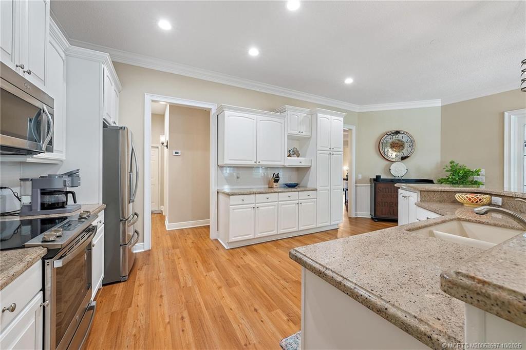 1418 NE Oak Bluff Lane