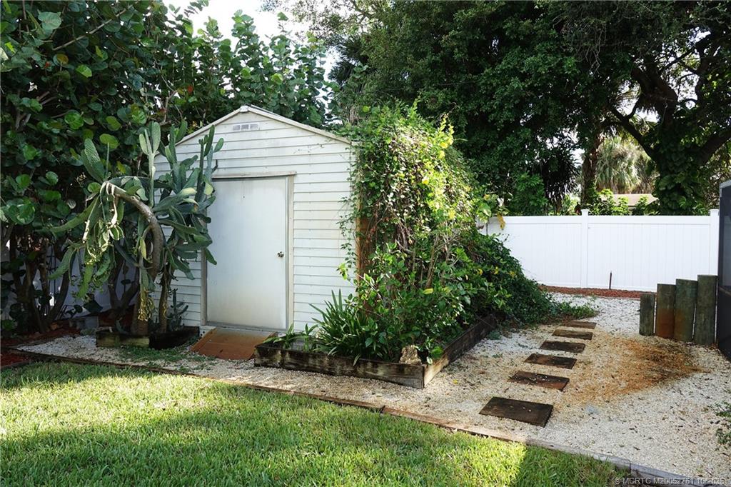 905 SE Flamingo Avenue