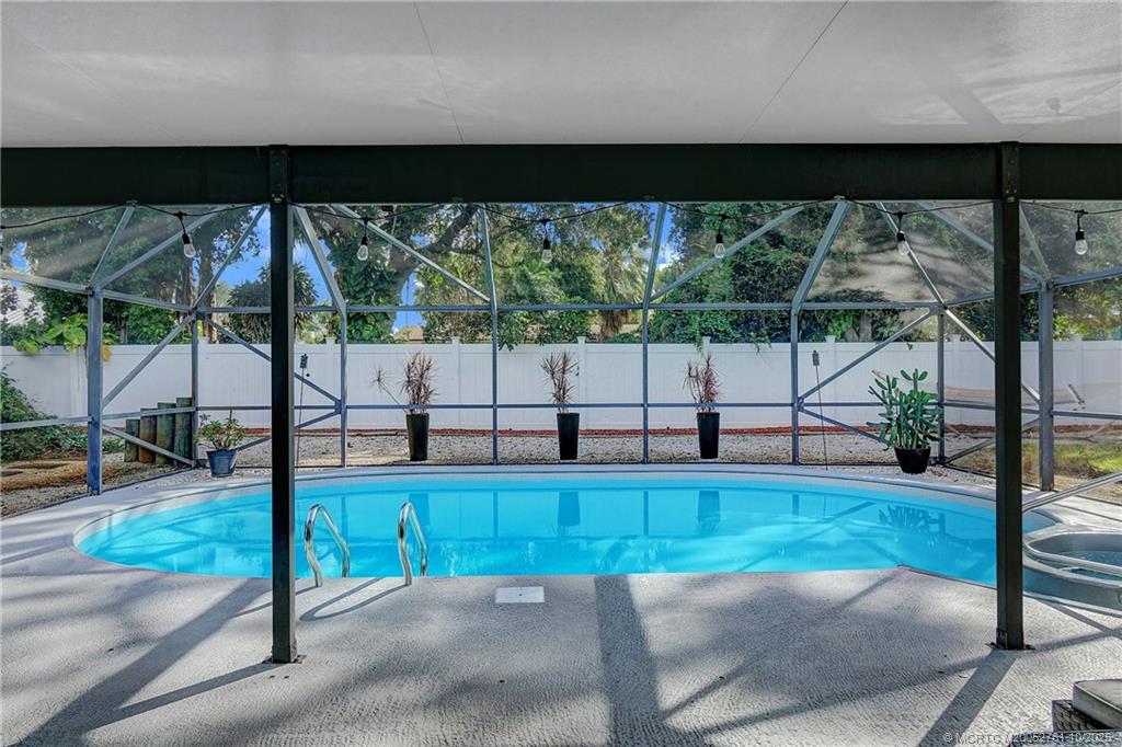 905 SE Flamingo Avenue