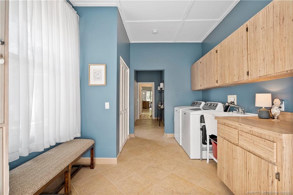 1733 SW Crane Creek Avenue