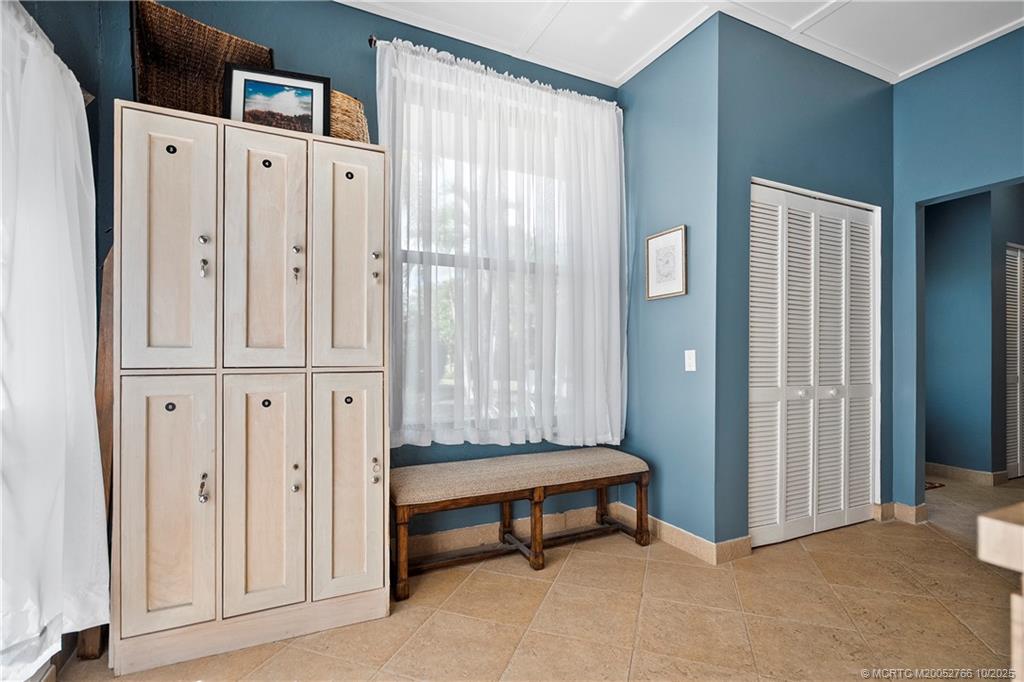 1733 SW Crane Creek Avenue