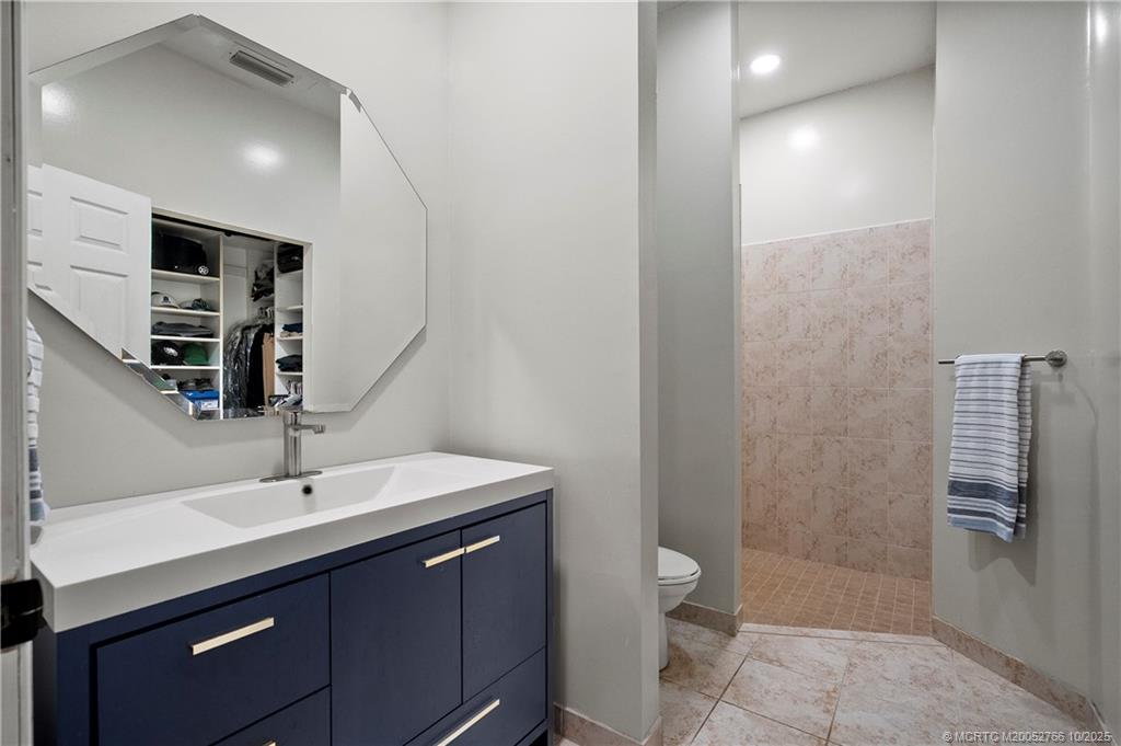 1733 SW Crane Creek Avenue