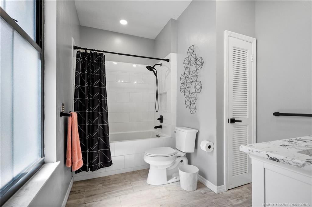 1733 SW Crane Creek Avenue