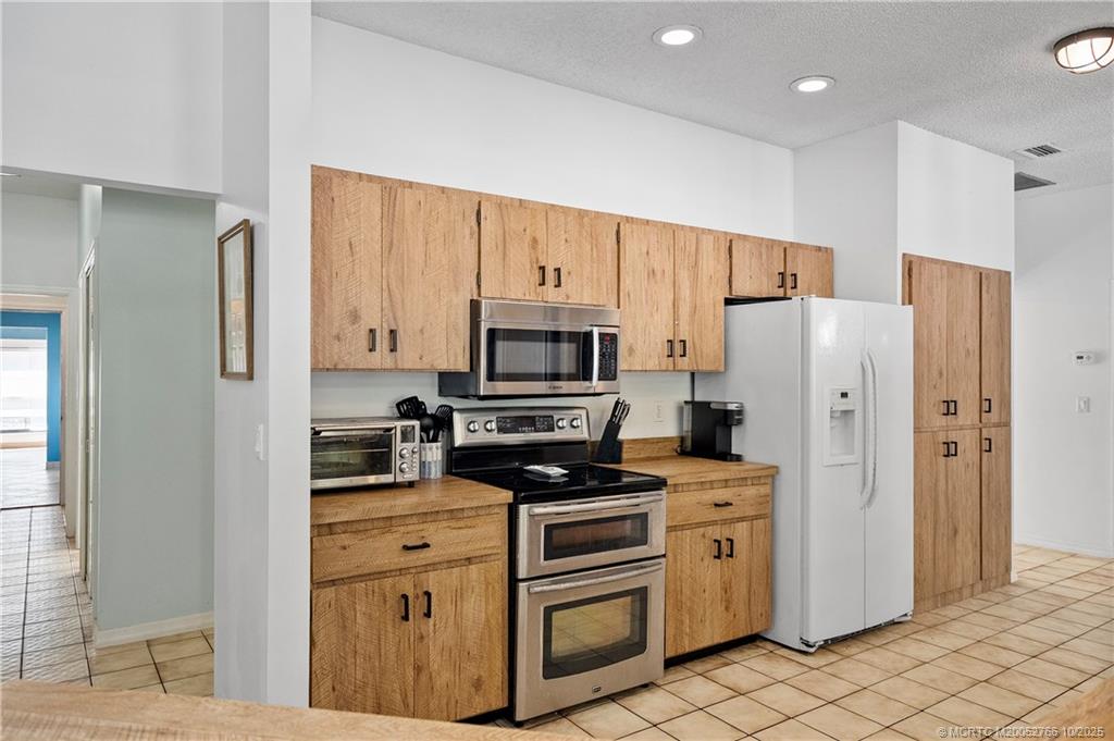 1733 SW Crane Creek Avenue