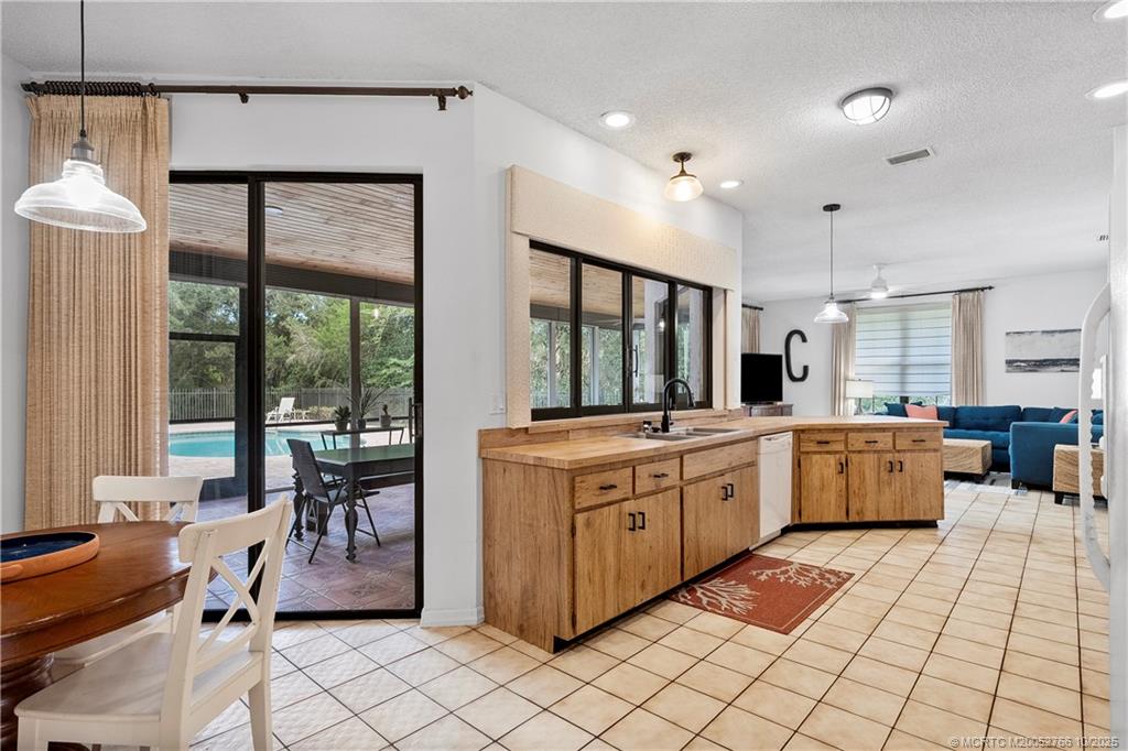 1733 SW Crane Creek Avenue