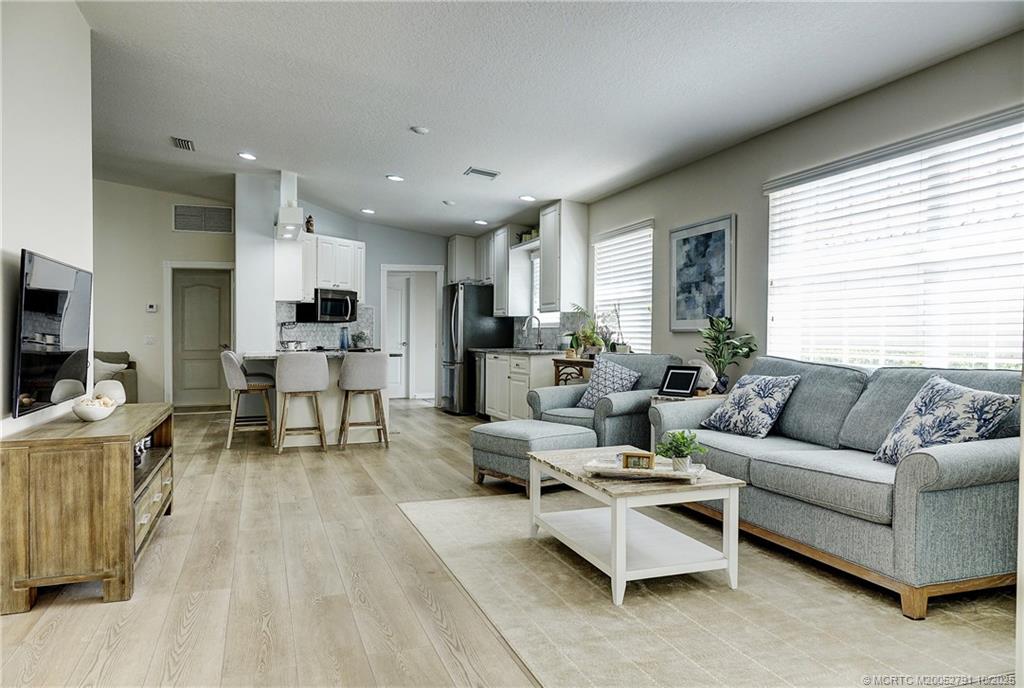 1592 SW Pineland Way