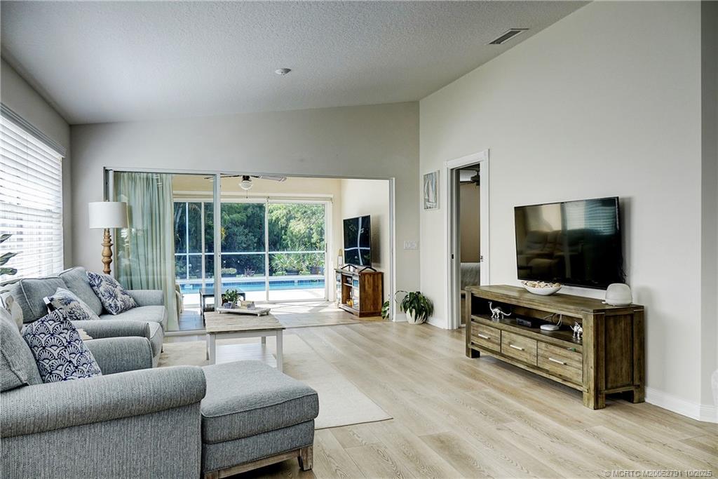 1592 SW Pineland Way