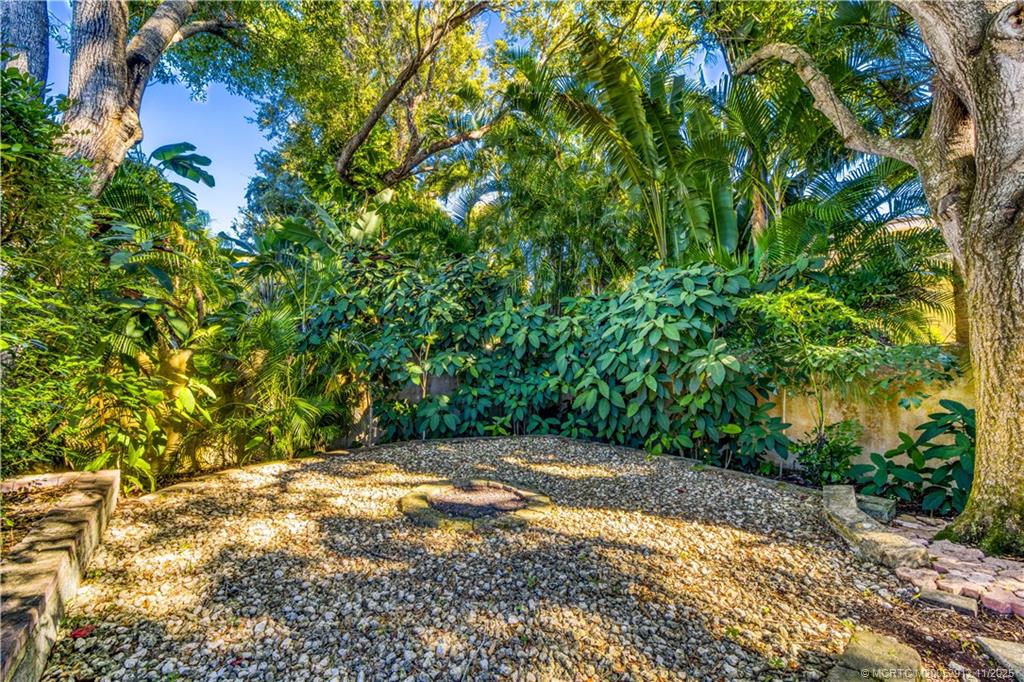 7 Oakwood Drive