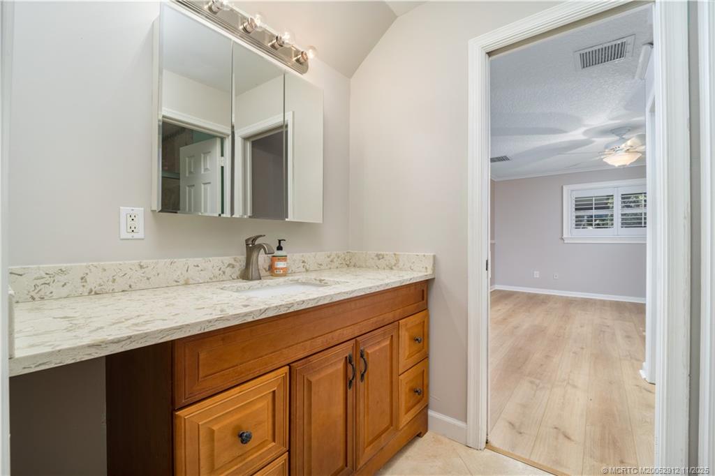 7 Oakwood Drive