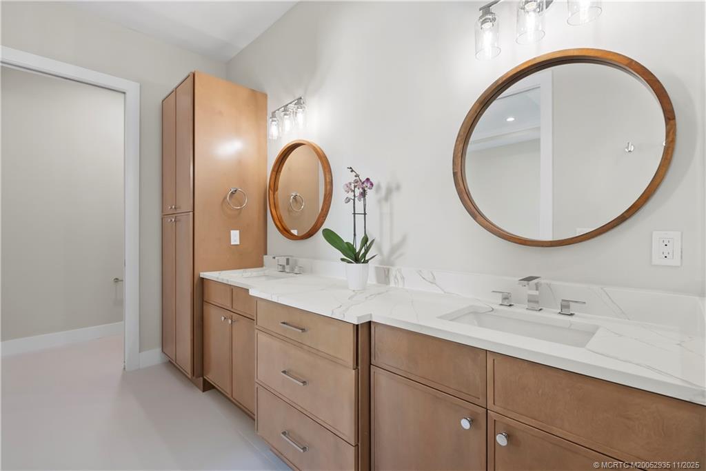 1083 NW 12th Terrace