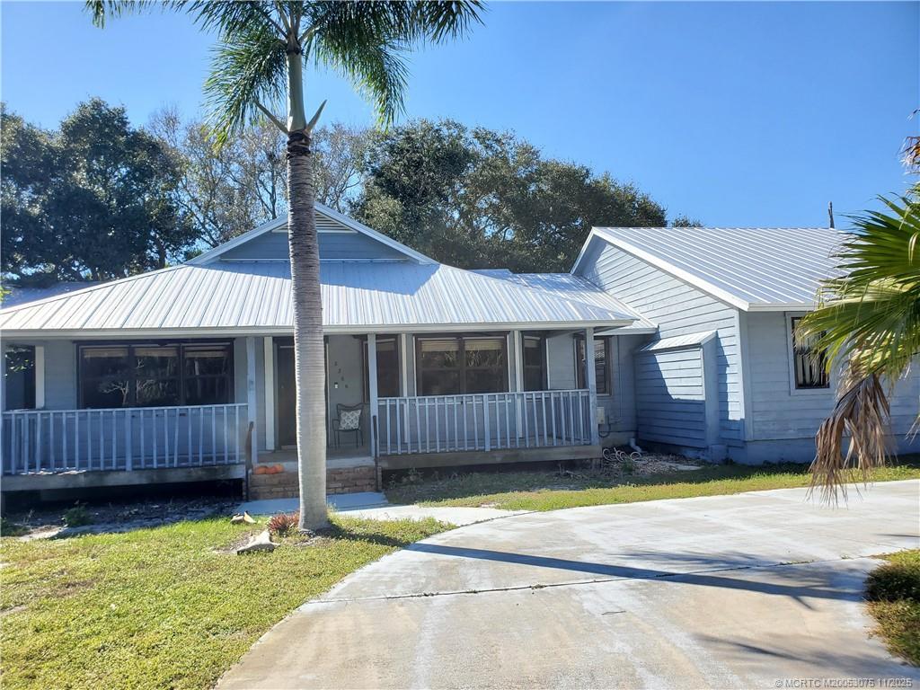 2366 SE County Club Lane