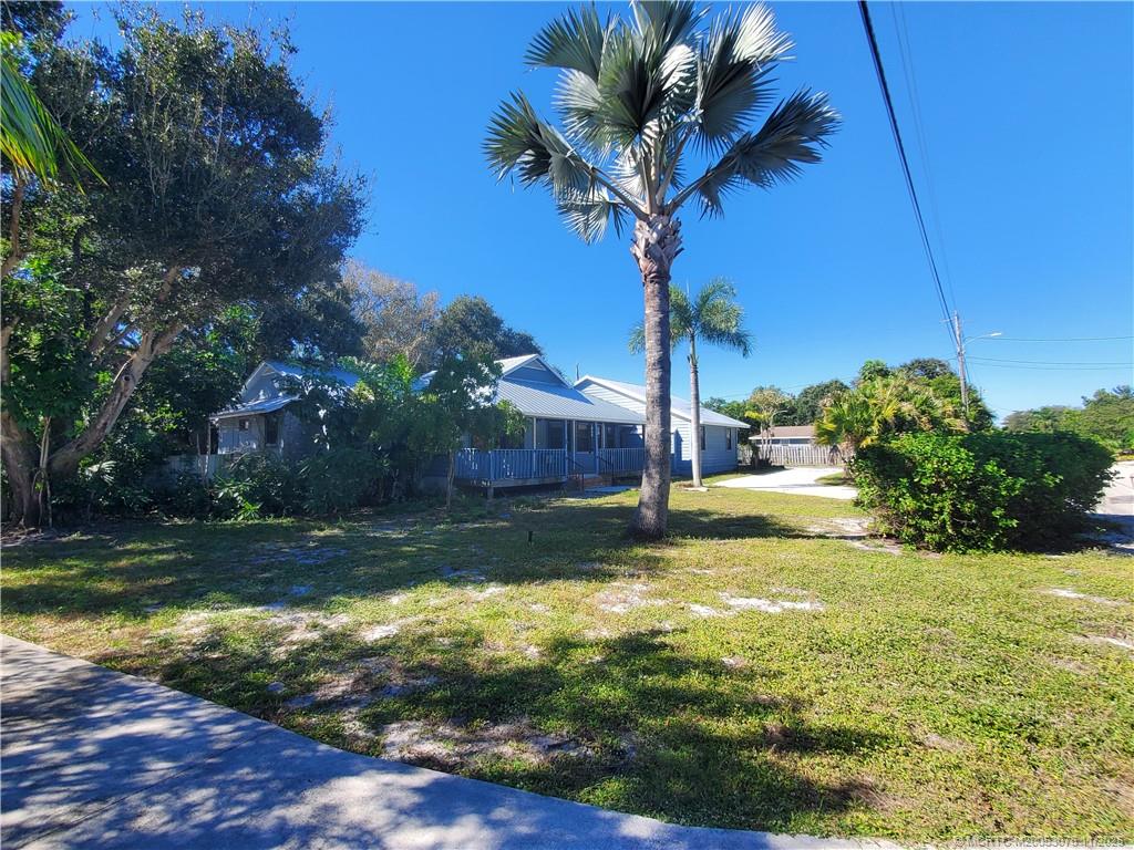 2366 SE County Club Lane