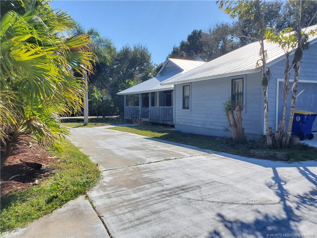 2366 SE County Club Lane