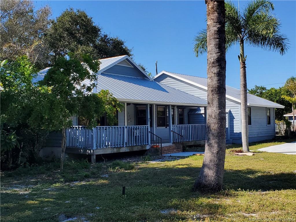 2366 SE County Club Lane