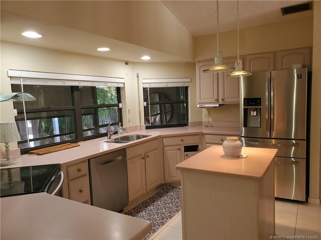 2366 SE County Club Lane