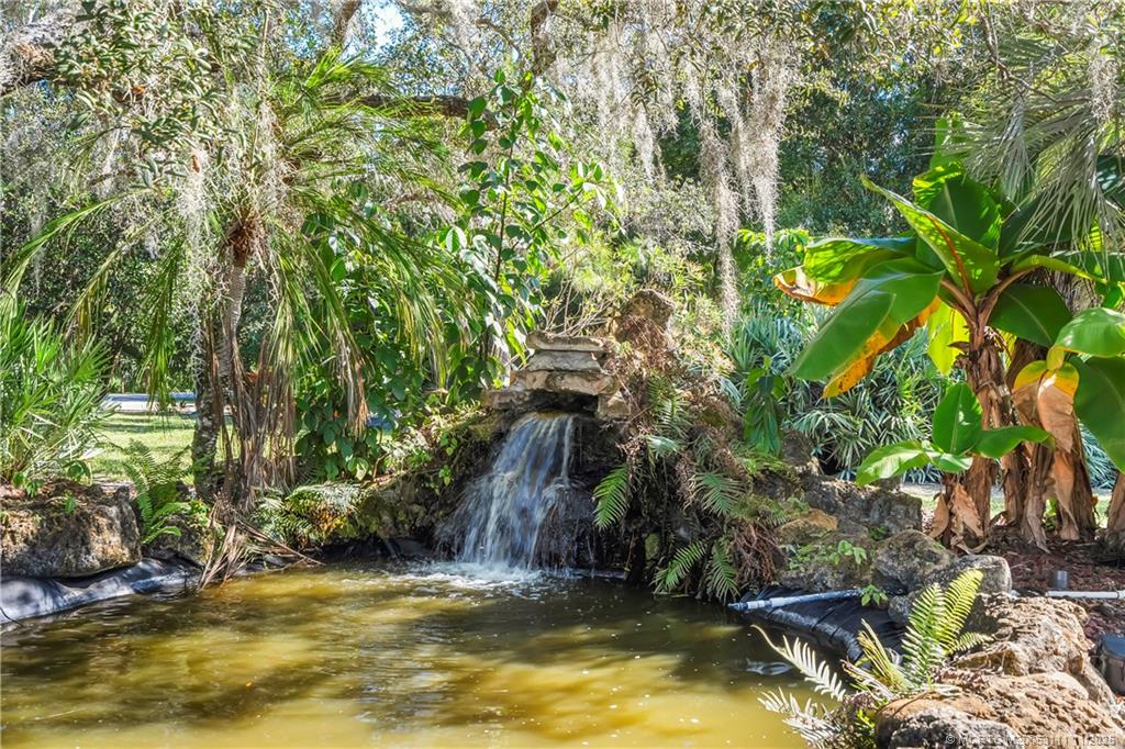 1958 SW Winners Drive