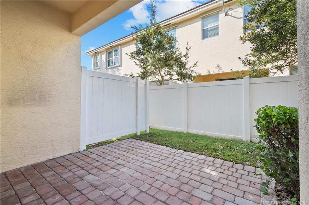 9512 SW Merlin Ct