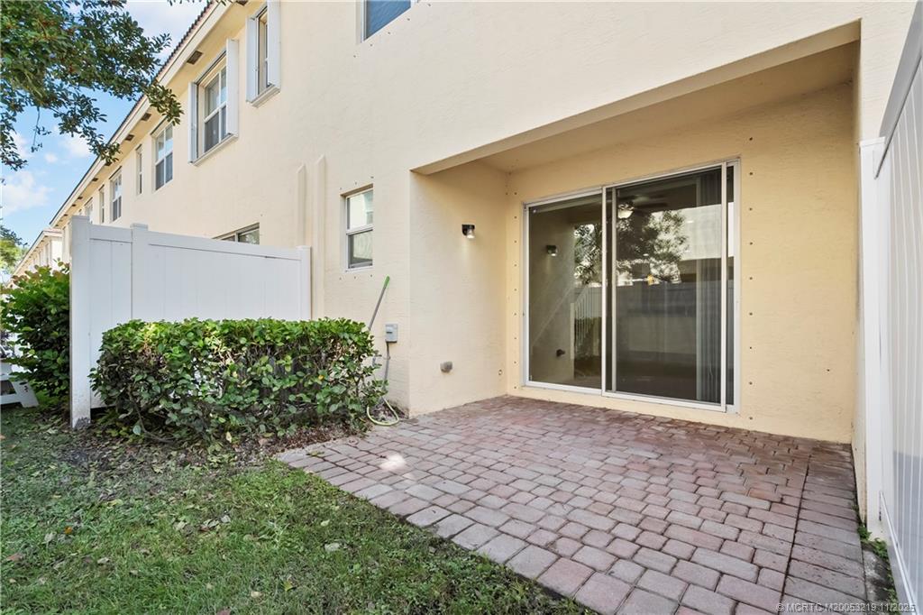 9512 SW Merlin Ct