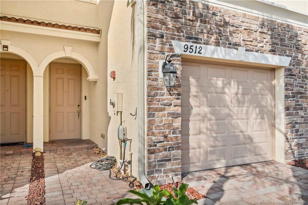 9512 SW Merlin Ct
