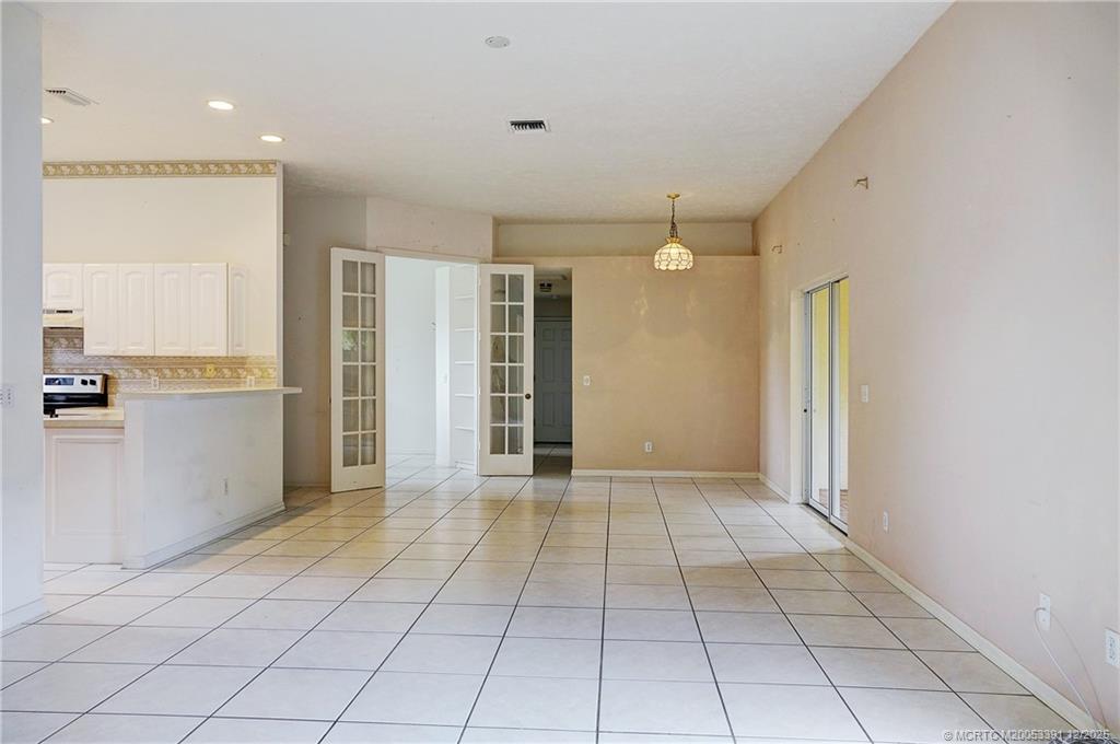 724 SE Michaels Ct