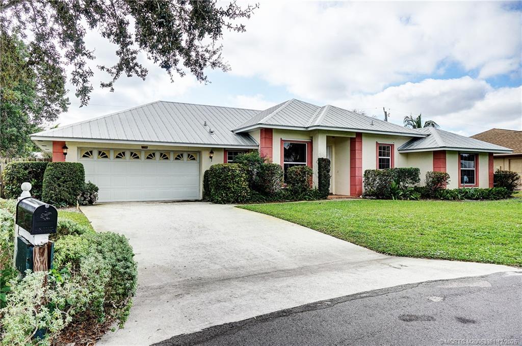 724 SE Michaels Ct
