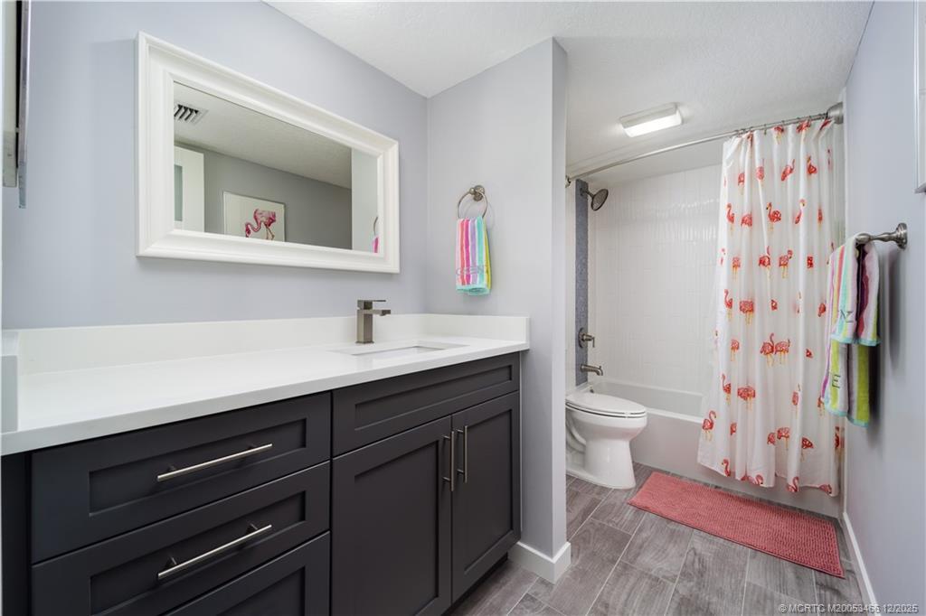 6105 SE Windsong Lane