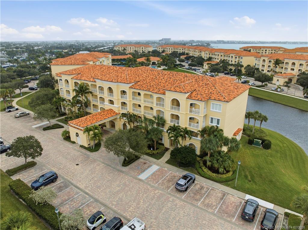 1 Harbour Isle Drive E 104