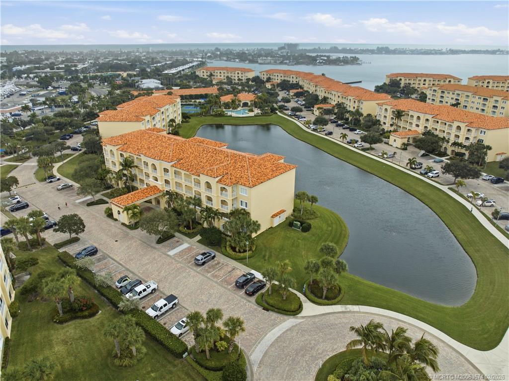 1 Harbour Isle Drive E 104