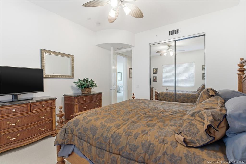 1 Harbour Isle Drive E 104