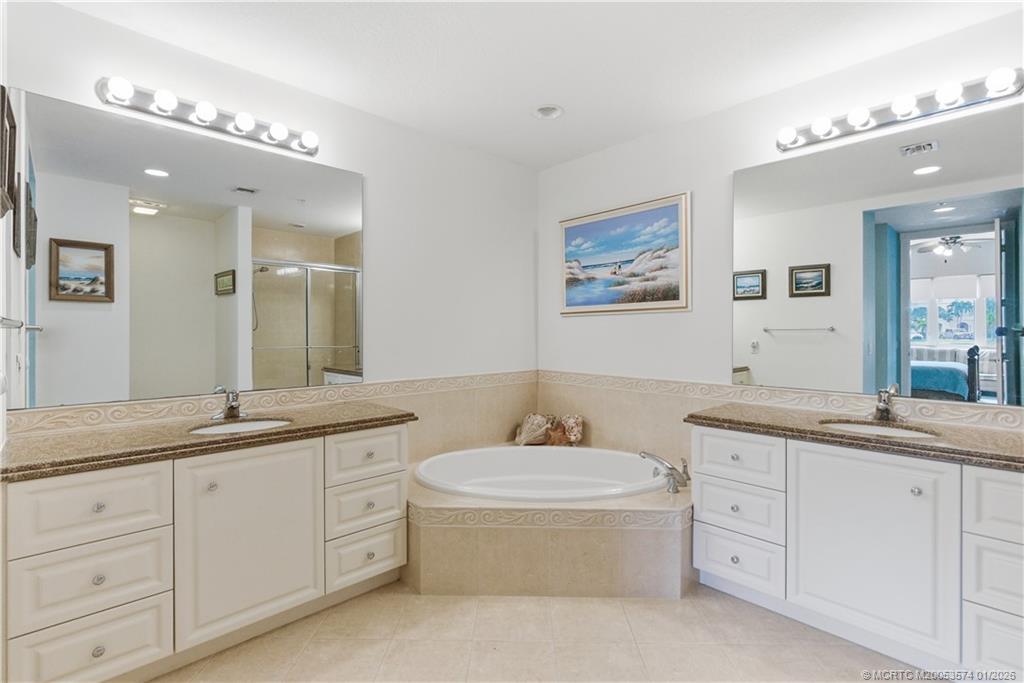 1 Harbour Isle Drive E 104