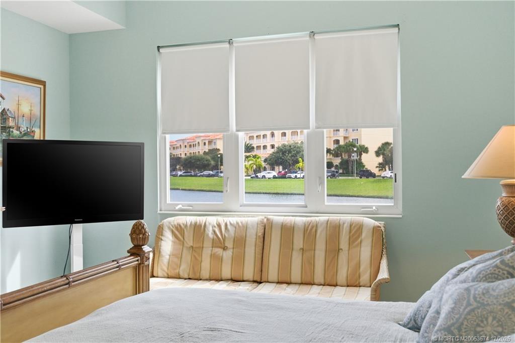 1 Harbour Isle Drive E 104