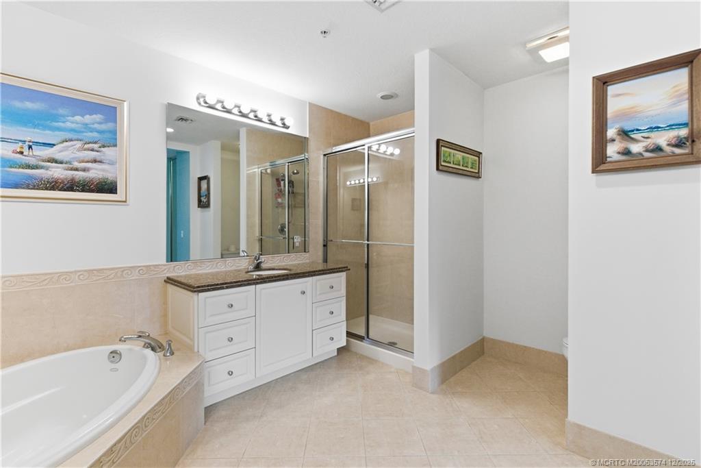 1 Harbour Isle Drive E 104