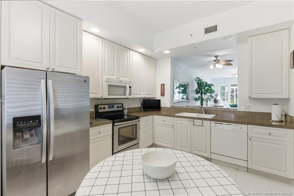 1 Harbour Isle Drive E 104