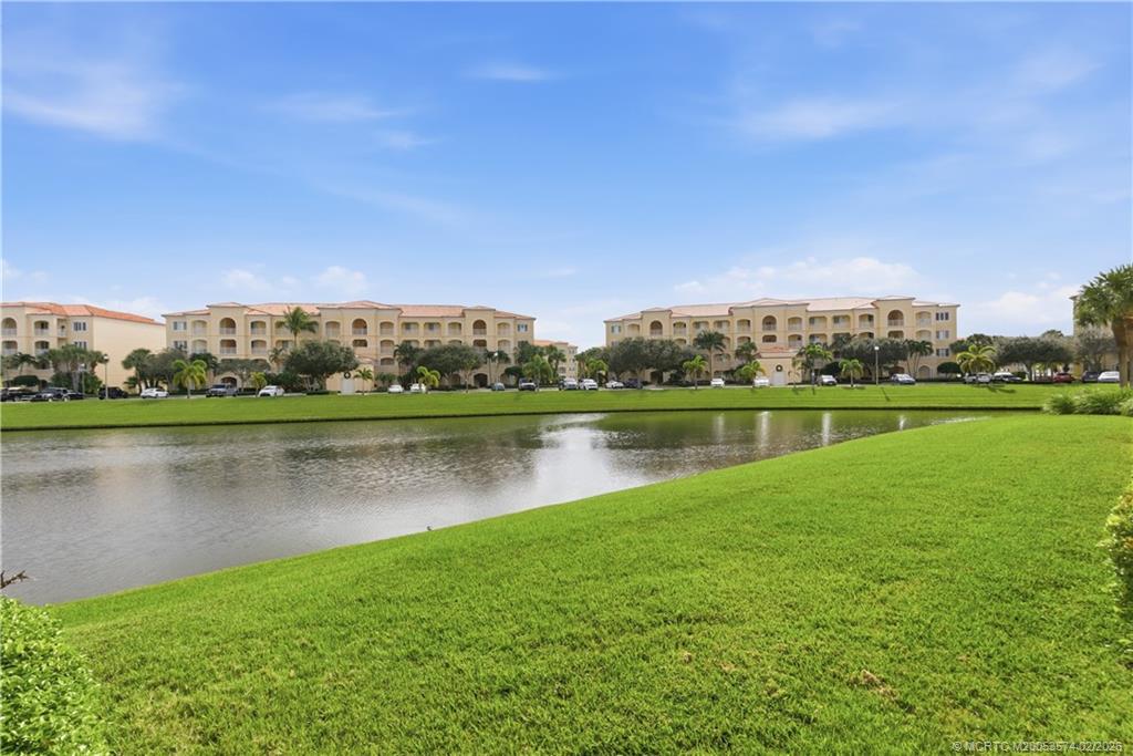 1 Harbour Isle Drive E 104