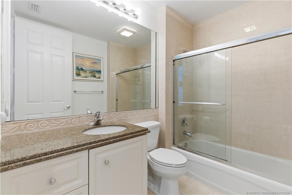 1 Harbour Isle Drive E 104