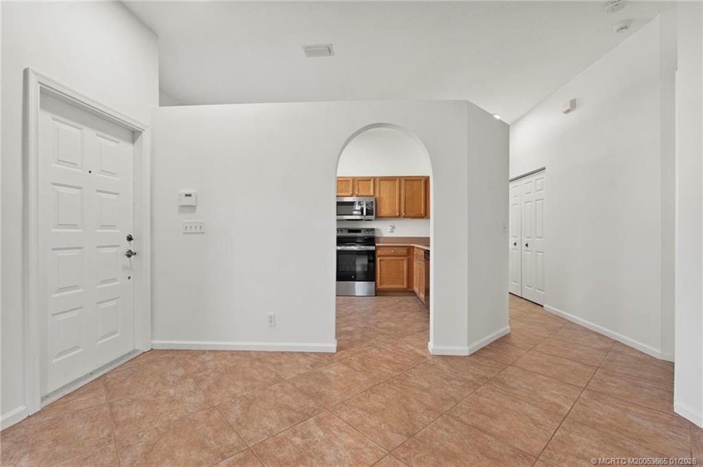 581 NW Broken Oak Trail