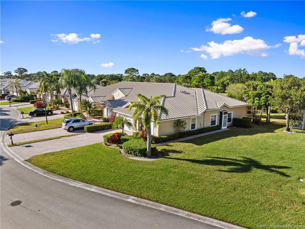 581 NW Broken Oak Trail