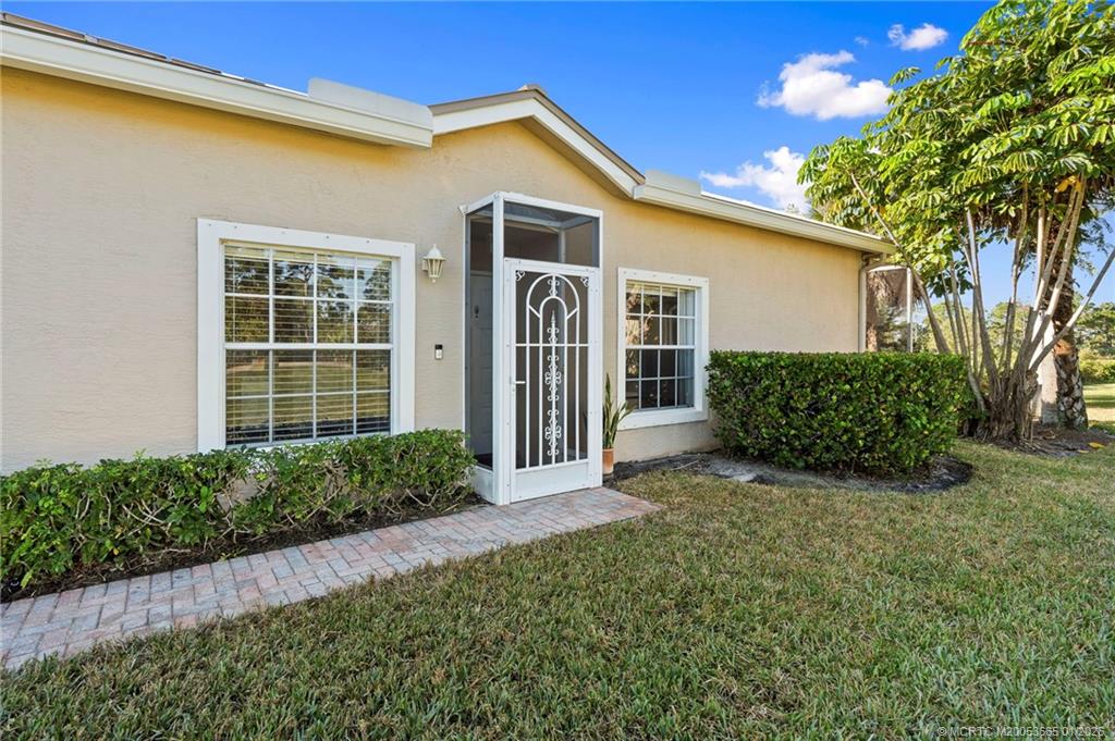 581 NW Broken Oak Trail