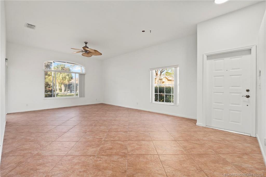 581 NW Broken Oak Trail