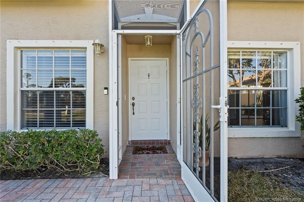 581 NW Broken Oak Trail