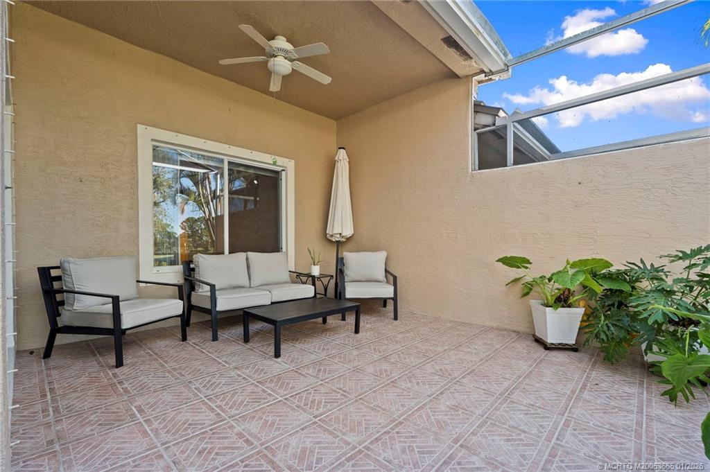 581 NW Broken Oak Trail