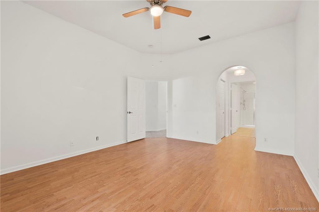 581 NW Broken Oak Trail