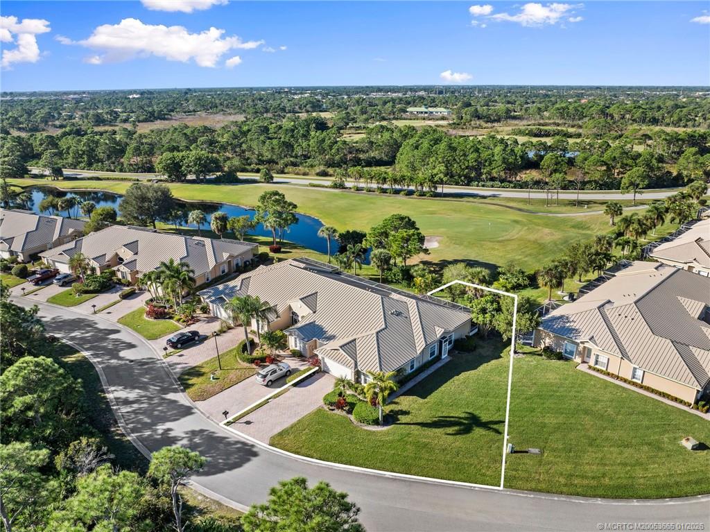 581 NW Broken Oak Trail