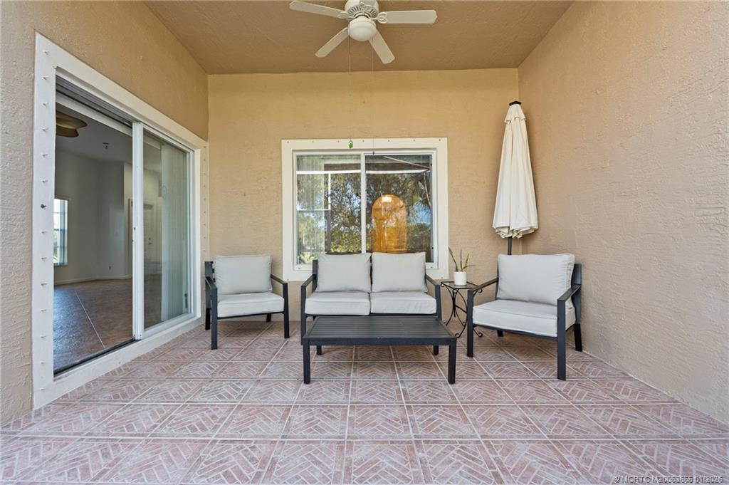 581 NW Broken Oak Trail