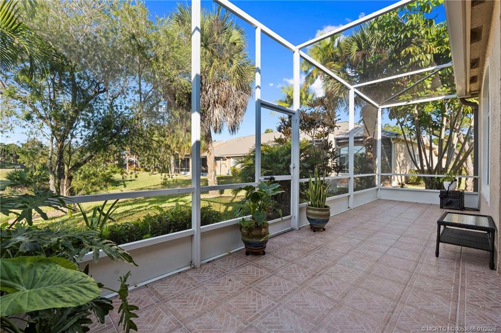 581 NW Broken Oak Trail